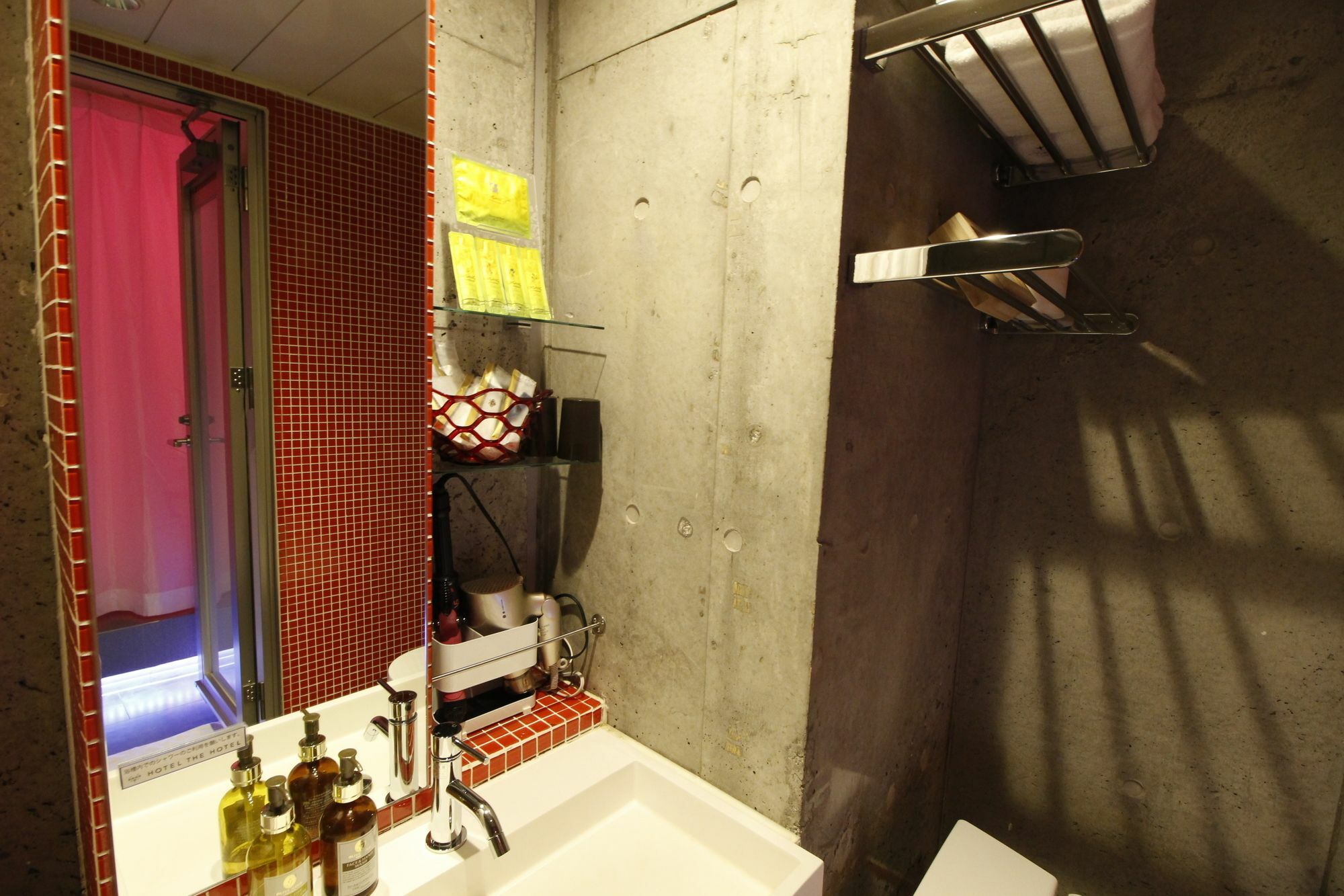 טוקיו Hotel The Hotel Shinjuku (Adults Only) מראה חיצוני תמונה